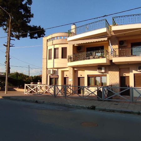 John'S Apartments Неа Миханиона Екстериор снимка