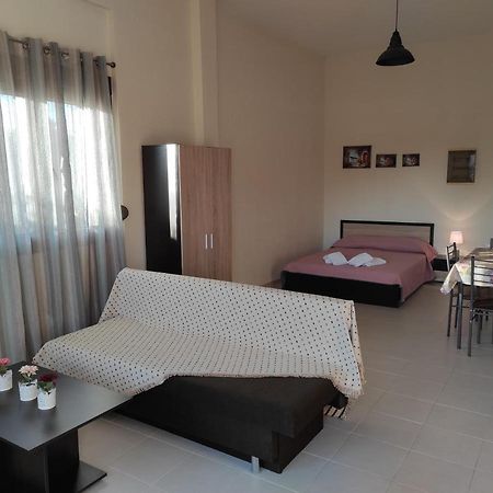 John'S Apartments Неа Миханиона Екстериор снимка