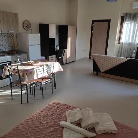 John'S Apartments Неа Миханиона Екстериор снимка