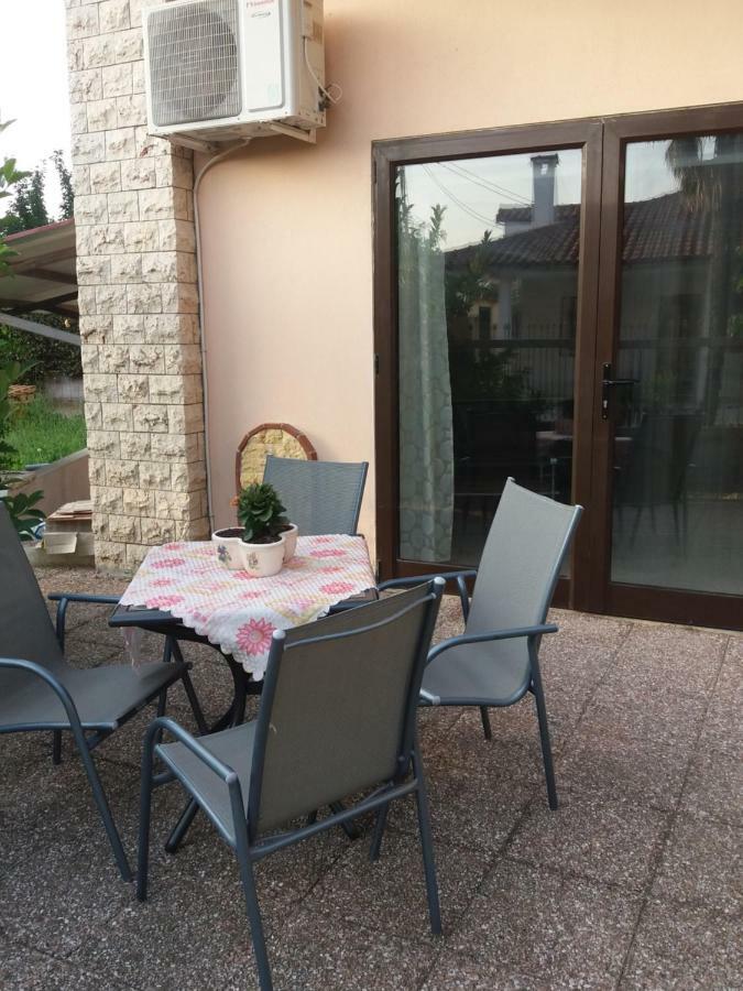 John'S Apartments Неа Миханиона Екстериор снимка