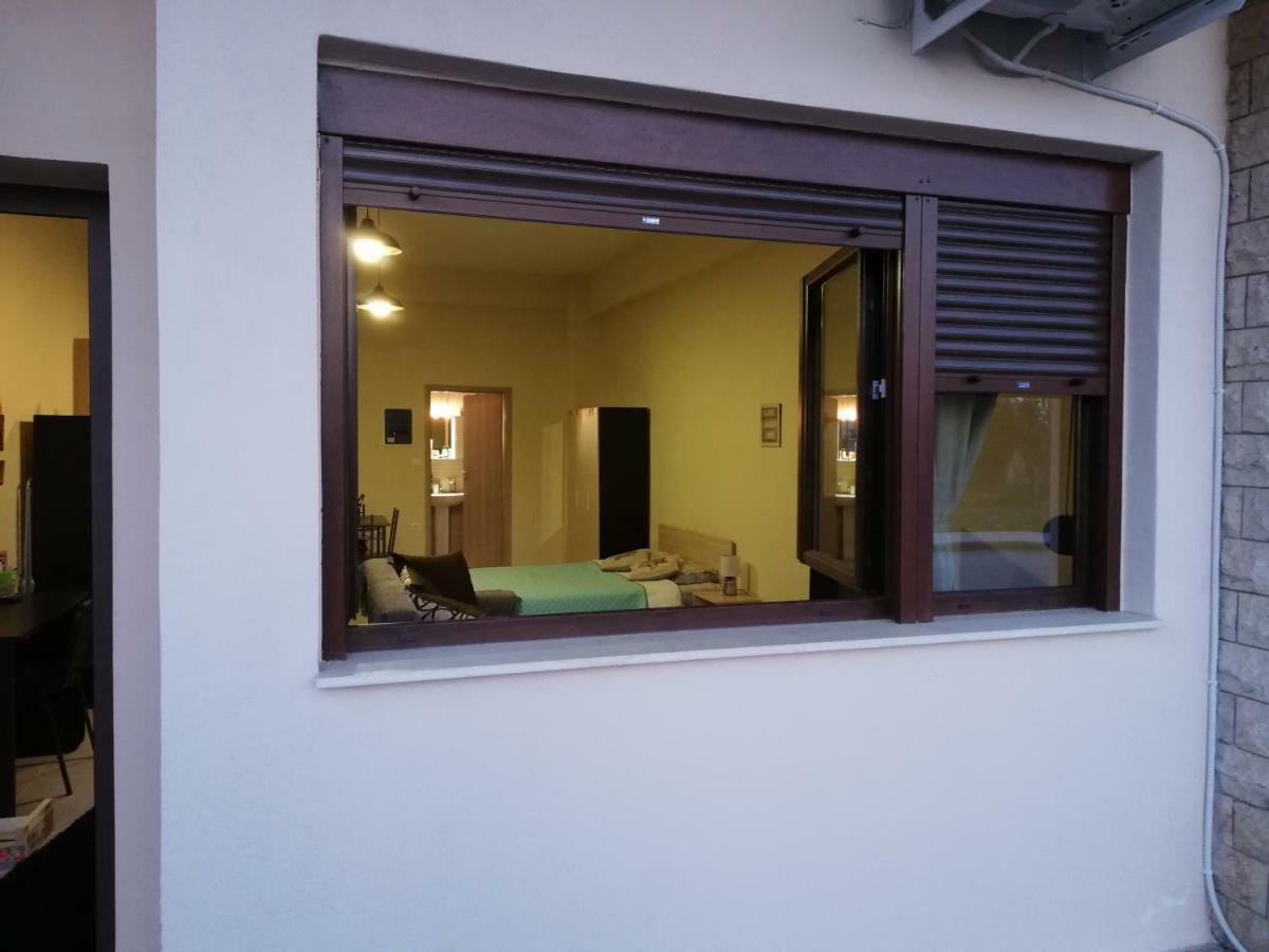 John'S Apartments Неа Миханиона Екстериор снимка